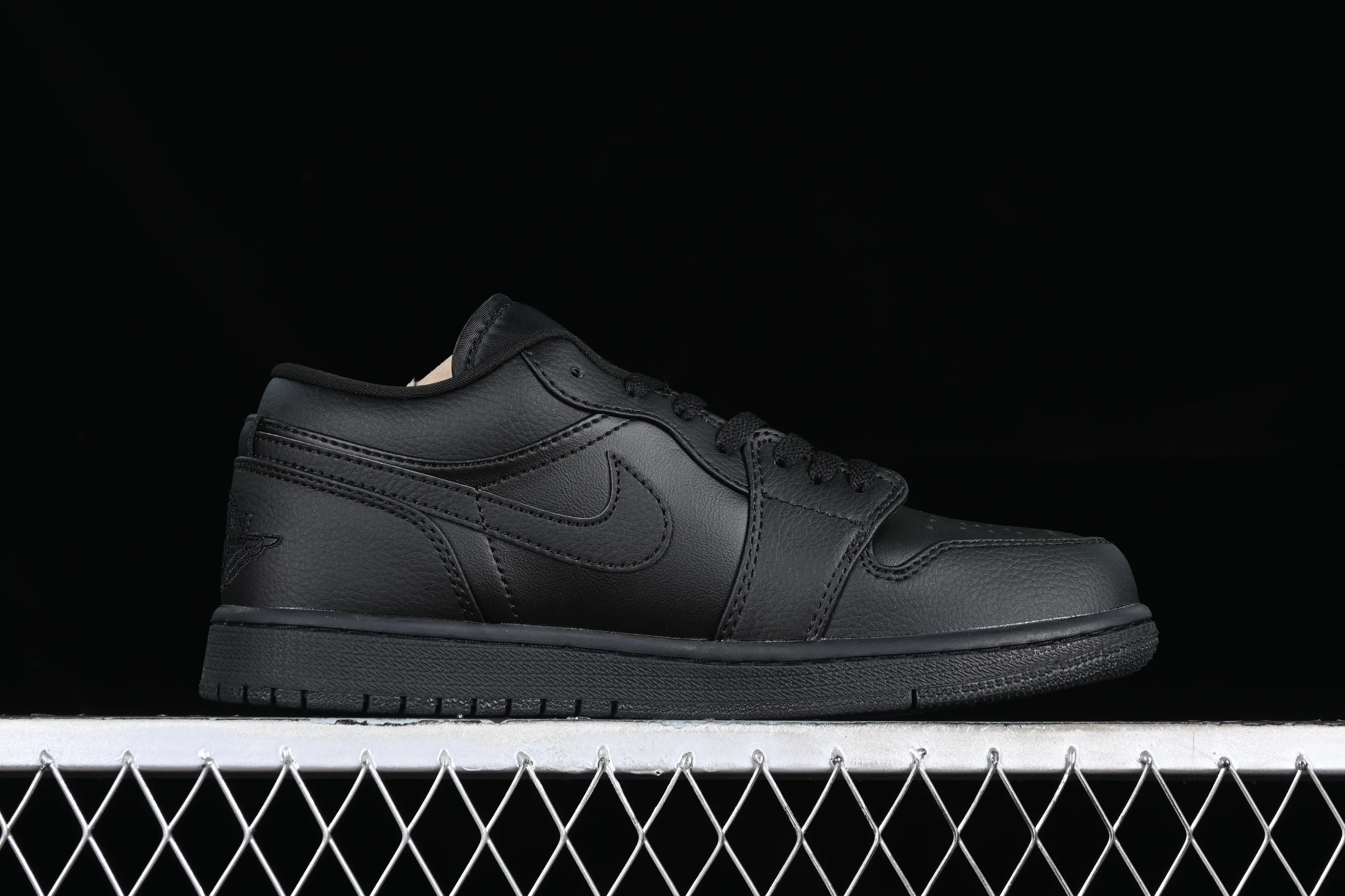 All categories Air Jordan Jordan series basketball shoes Air Jordan 1 Low Z version Air Jordan 1 Low AJ1 Joe 1 black and gray low-top cultural casual sneakers 553558-091